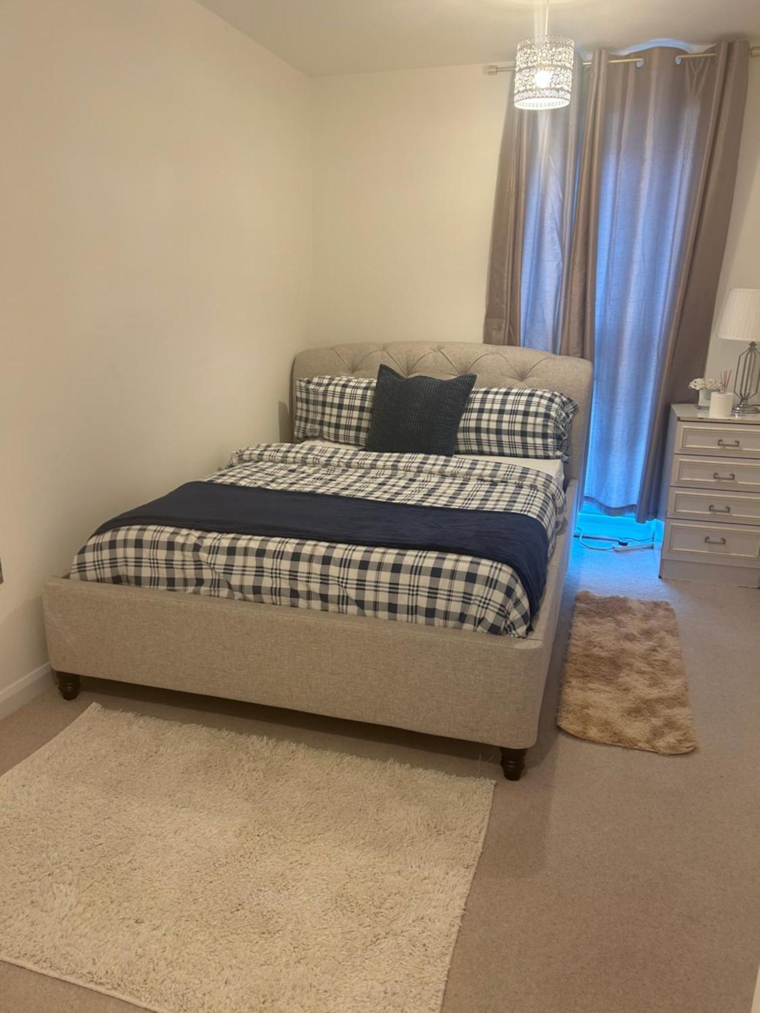 En-suite Double In A Shared Close To Homestay *